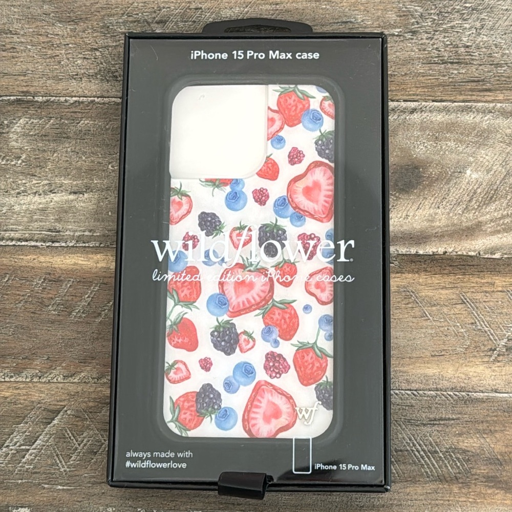NIB Wildflower Fruit Tart 15 pro max Case